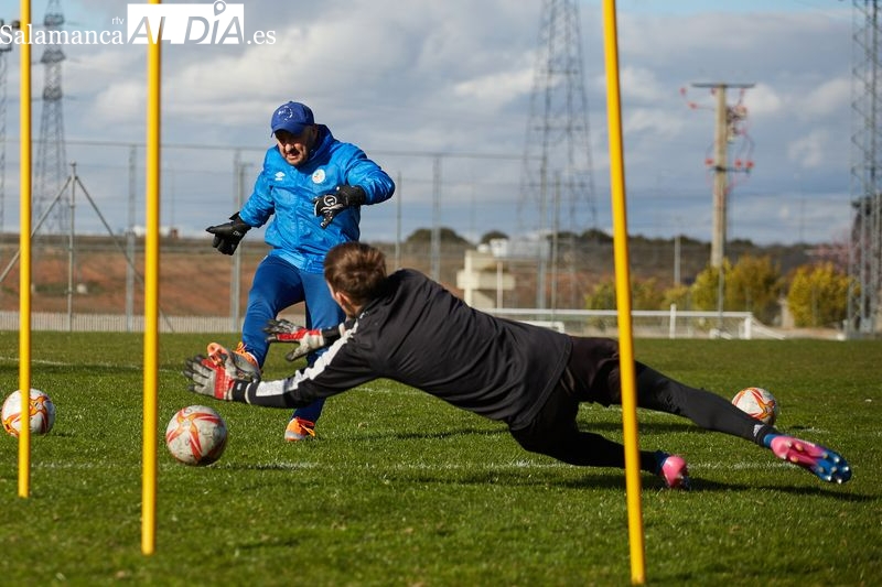 Luis Hernández, el entrenador de porteros que tiene en sus manos a media Salamanca