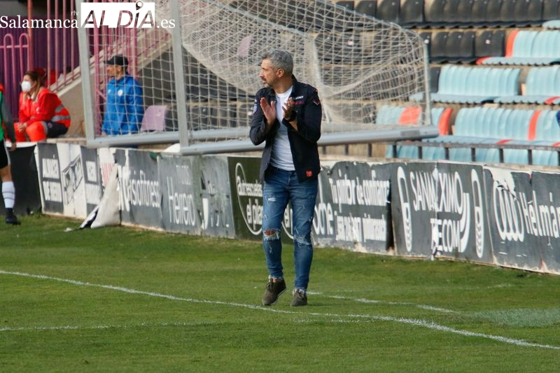 Los detalles de María: cambia de banquillo por estar cerca del línea, va a ver a la cantera y pone entrenamientos voluntarios