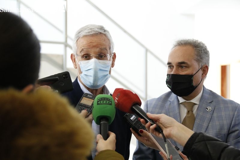 La AECC reafirma su apuesta por la investigación y el CIC reivindica más fondos públicos