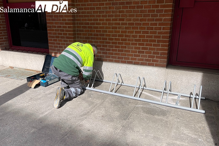 El Ayuntamiento instala tres nuevos espacios de aparcamiento para bicicletas