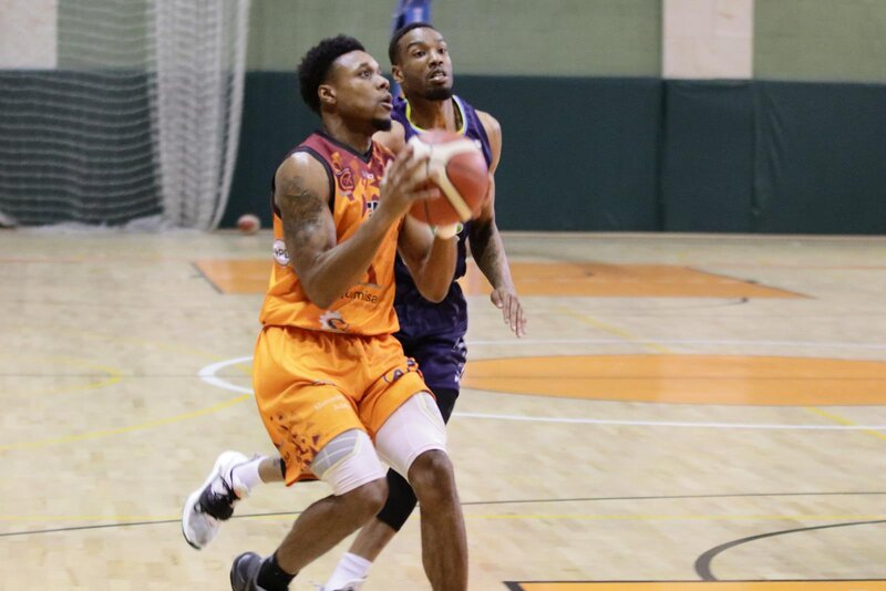 Remontada de Aquimisa Carbajosa ante el Algeciras (95-83) para seguir soñando con mantener la categoría 