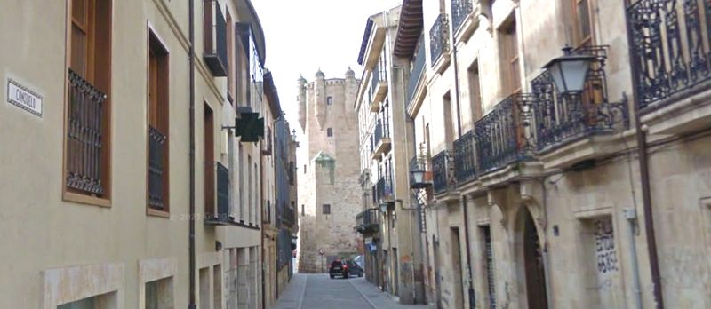 Roban embutido y dos botellas de vino, para disculparse dos días después y pagar al propietario