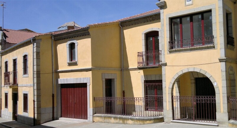 Singulares propiedades buscan propietario en Castilla y León: Casas palacio, castillos y hasta un pueblo en venta