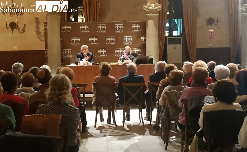 Gran acogida de la conferencia sobre Teresa de Jesús en la Salamanca del siglo XX