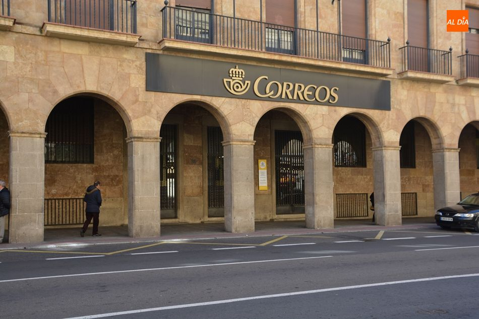 Los vecinos de Salamanca ya pueden pagar sus impuestos en las oficinas de Correos