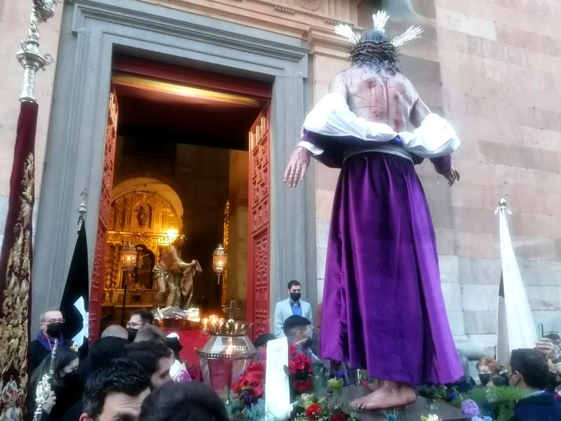 Fervor en el centro de Salamanca con el vía crucis de Jesús Despojado