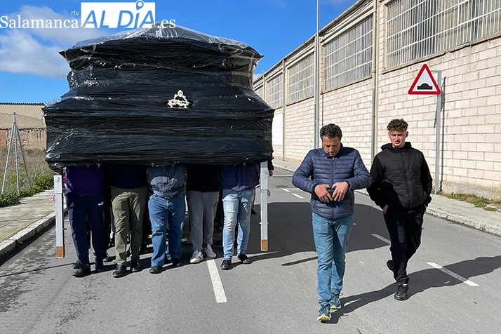 Comienzan los ensayos de los hermanos de carga de Jesús de Medinaceli para la esperada Semana Santa 2022