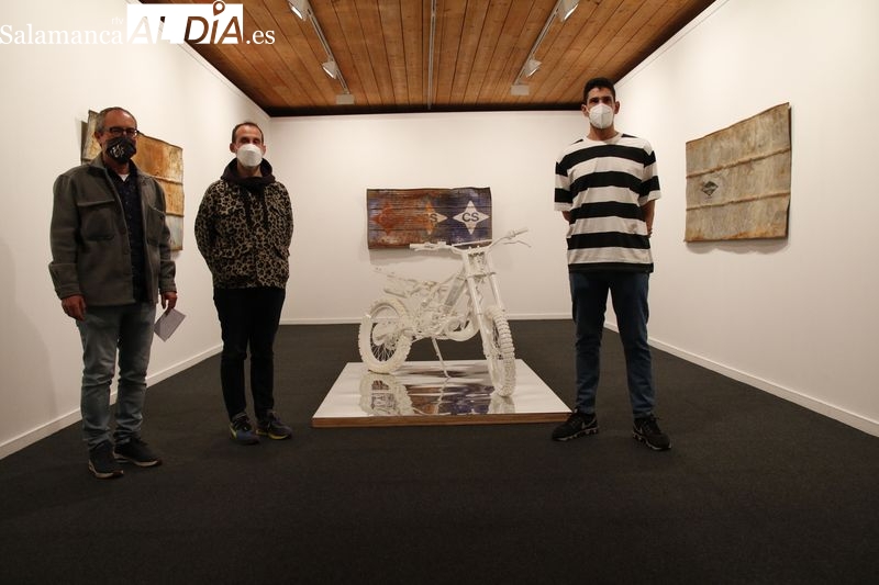 Álvaro Perote transforma materiales de deshecho en obras de arte