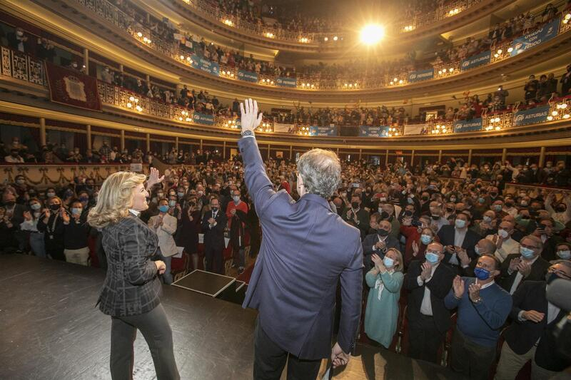 Feijóo llama por teléfono al joven que interrumpió su acto político este jueves reivindicando a Pablo Casado