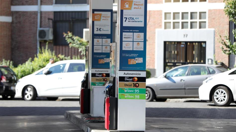 La rebaja en el combustible se aplicará desde el viernes al repostar 
