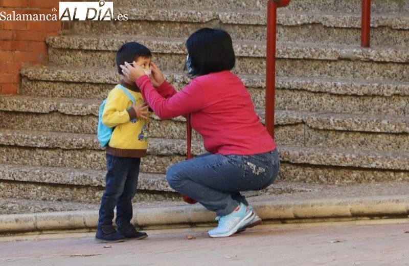 Piden en el Congreso ir eliminando la obligación de llevar mascarillas en interiores, empezando por los colegios