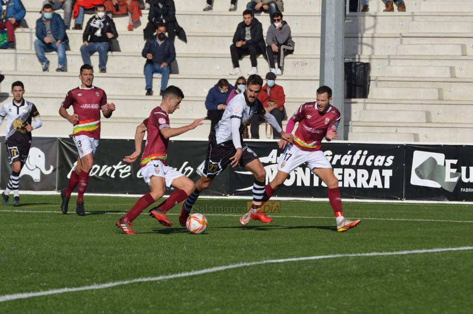 Unionistas se deja medio playoff en Las Gaunas (2-1)