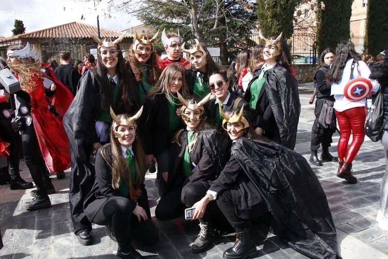 Sonrisas y disfraces para celebrar la fiesta universitaria de Enfermería y Fisioterapia