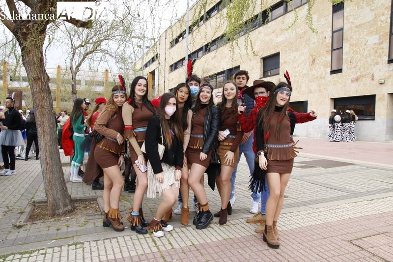 Disfraces y buen humor en las fiesta de la Facultad de Economía y Empresa