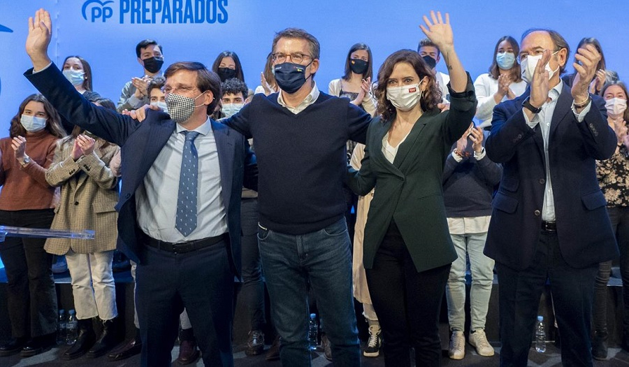  Feijóo a Ayuso en un acto en Madrid: Si te insultan es que te temen