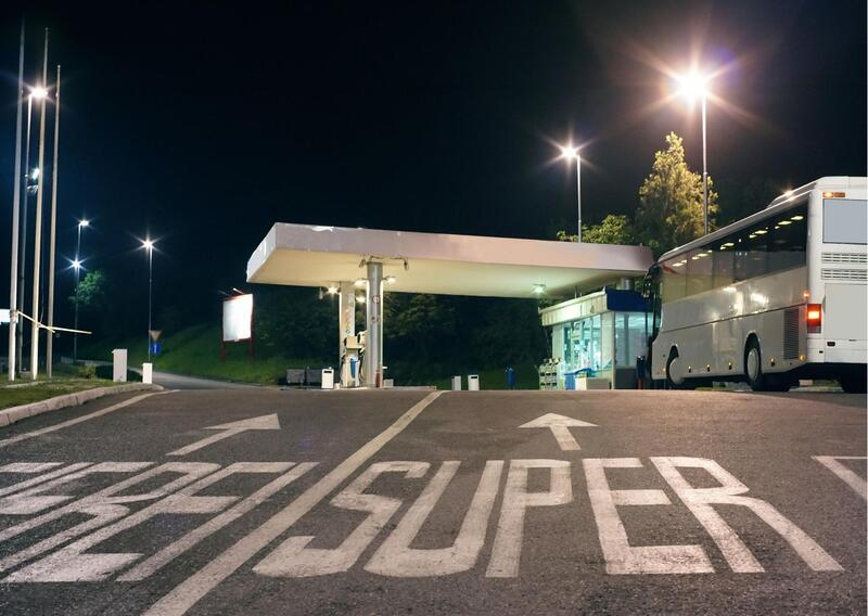 Las pequeñas y medianas gasolineras aseguran no poder adelantar los descuentos anunciados por el Gobierno