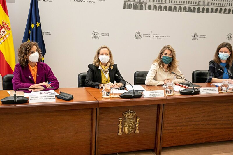 El Gobierno acuerda una bonificación de 500 millones de euros al sector del transporte para el pago de los carburantes 