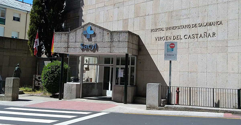 Herido el conductor de una máquina quitanieves tras volcar en la N-610 en Béjar