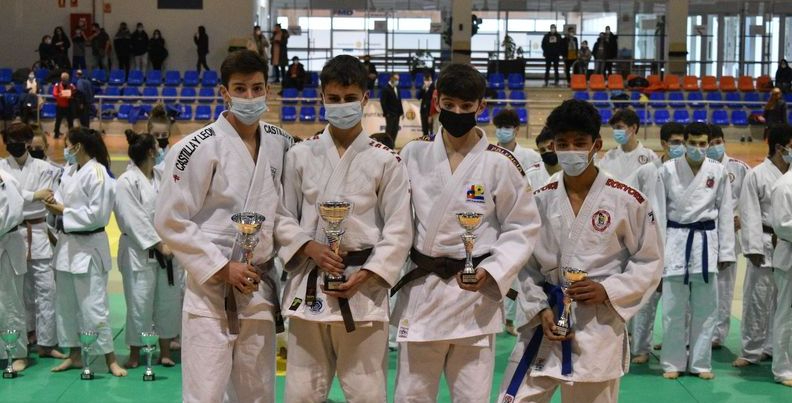 El Campeonato de Castilla y León de Judo deja 16 medallas para infantiles y cadetes salmantinos