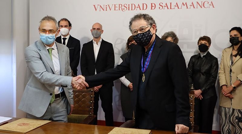 Compromiso del diseñador Roberto Verino para ayudar a estudiantes de Bellas Artes de Salamanca