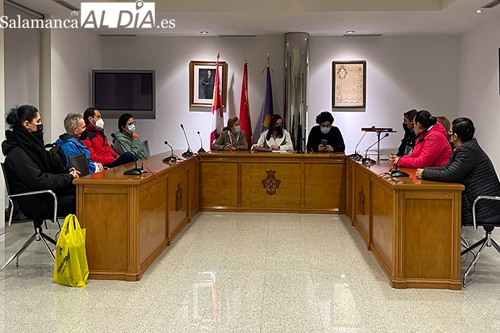 Una red de voluntarios acreditados cuidará las colonias de gatos callejeros