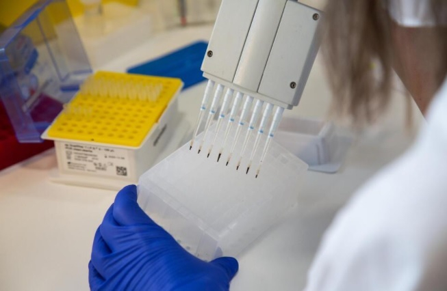 La OMS confirma la variante deltacron, ¿qué síntomas tiene?