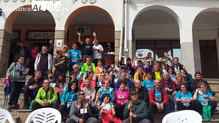 Los senderistas del CD Abadengo descubren la ruta de los cerezos en flor