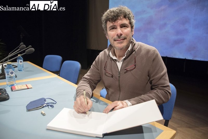 Mares y cielos, un hermoso libro de Cesc Farré