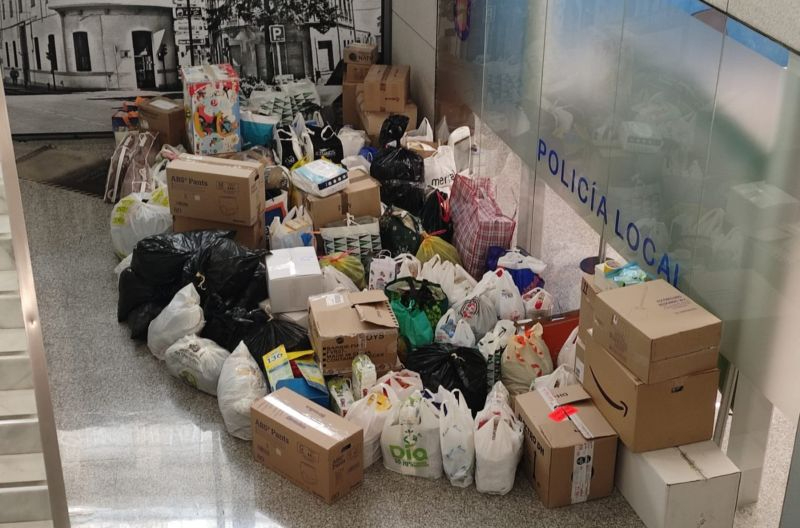 Gran respuesta de los vecinos en la campaña de recogida de material para Ucrania