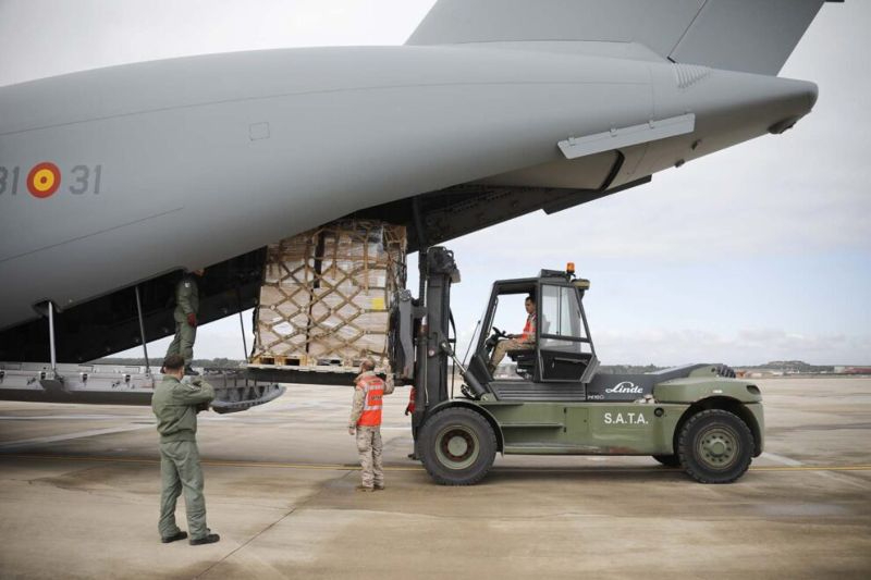 Llega a Ucrania el quinto avión con armamento ofensivo enviado por el Gobierno de España