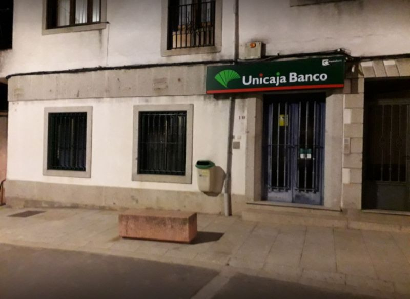 Recogida de firmas en Los Santos para protestar por el cierre de la sucursal de Unicaja