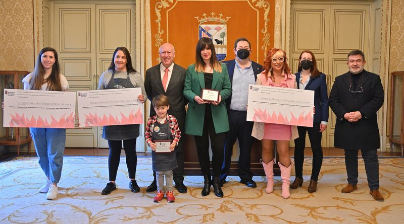 Una peluquería de Pizarrales gana 2.500 euros gracias a sus escaparate