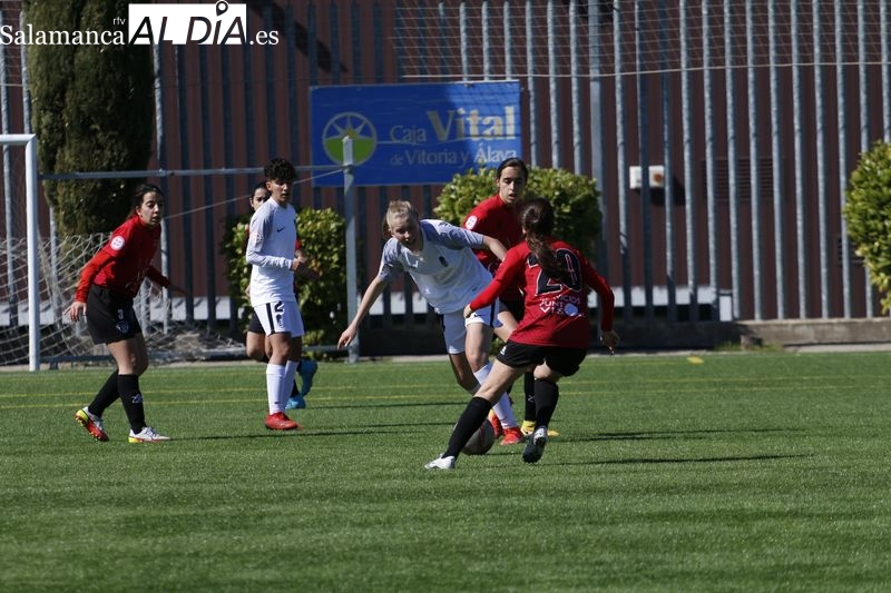 El Salamanca FF se salva matemáticamente tras remontar al Granada B (2-1)