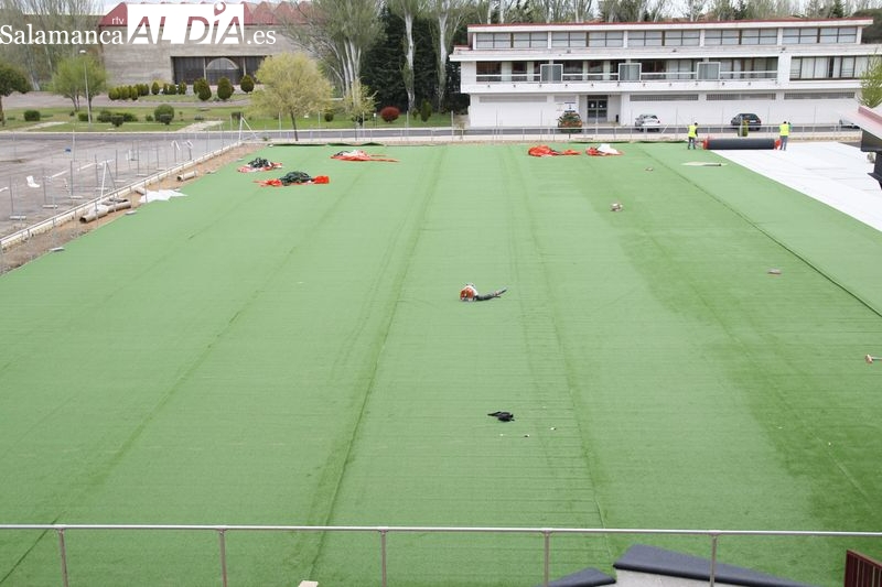 Los campos anexos de fútbol 7 del Reina Sofía ya lucen el césped artificial