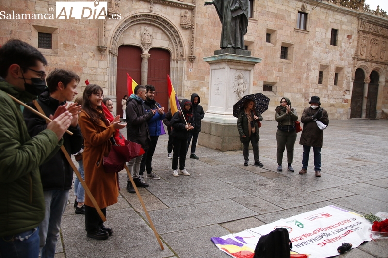 Homenaje al magisterio republicano en el Patio de Escuelas