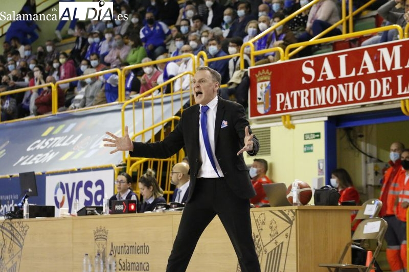 Íñiguez y su rifirrafe con la grada por Elonu: Me he atrevido a gritar a dos o tres personas y sé que son acérrimos al Avenida