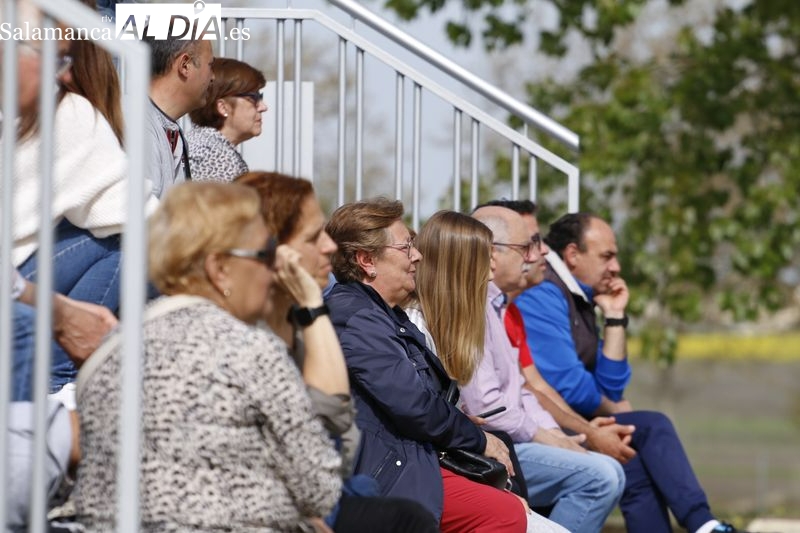 El buen tiempo anima a los salmantinos a no quedarse en casa y llenar las gradas