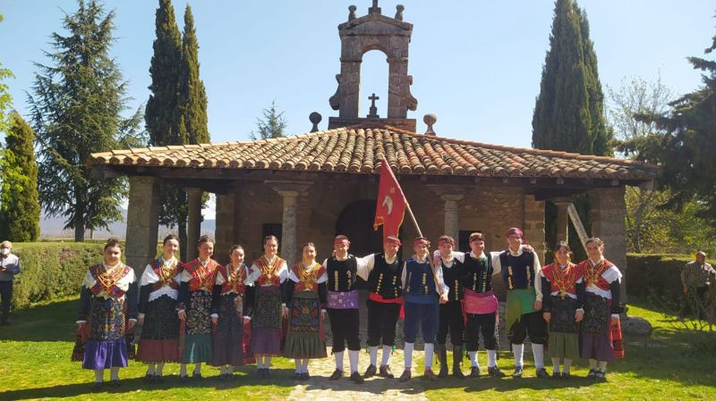 El pendón de los quintos ya ondea en La Alberca