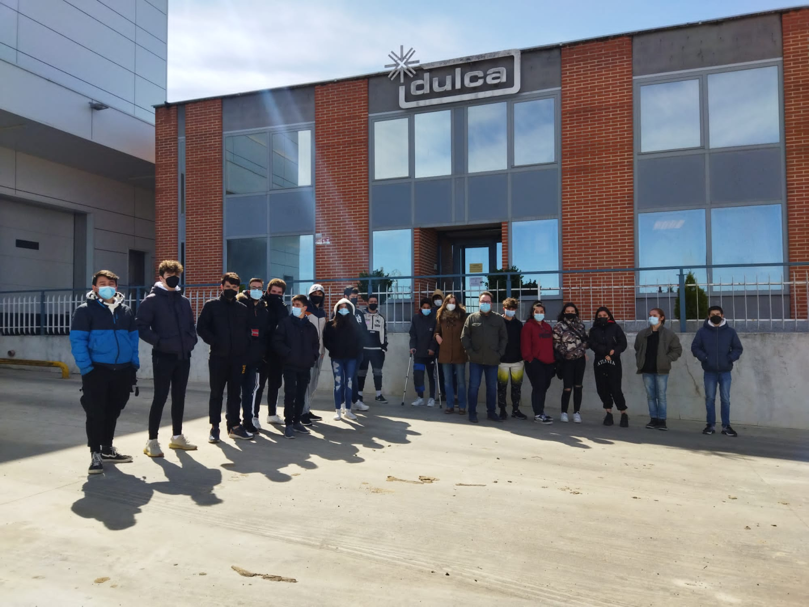 Los alumnos de los diferentes ciclos formativos de Peñaranda realizan una visita a Dulca
