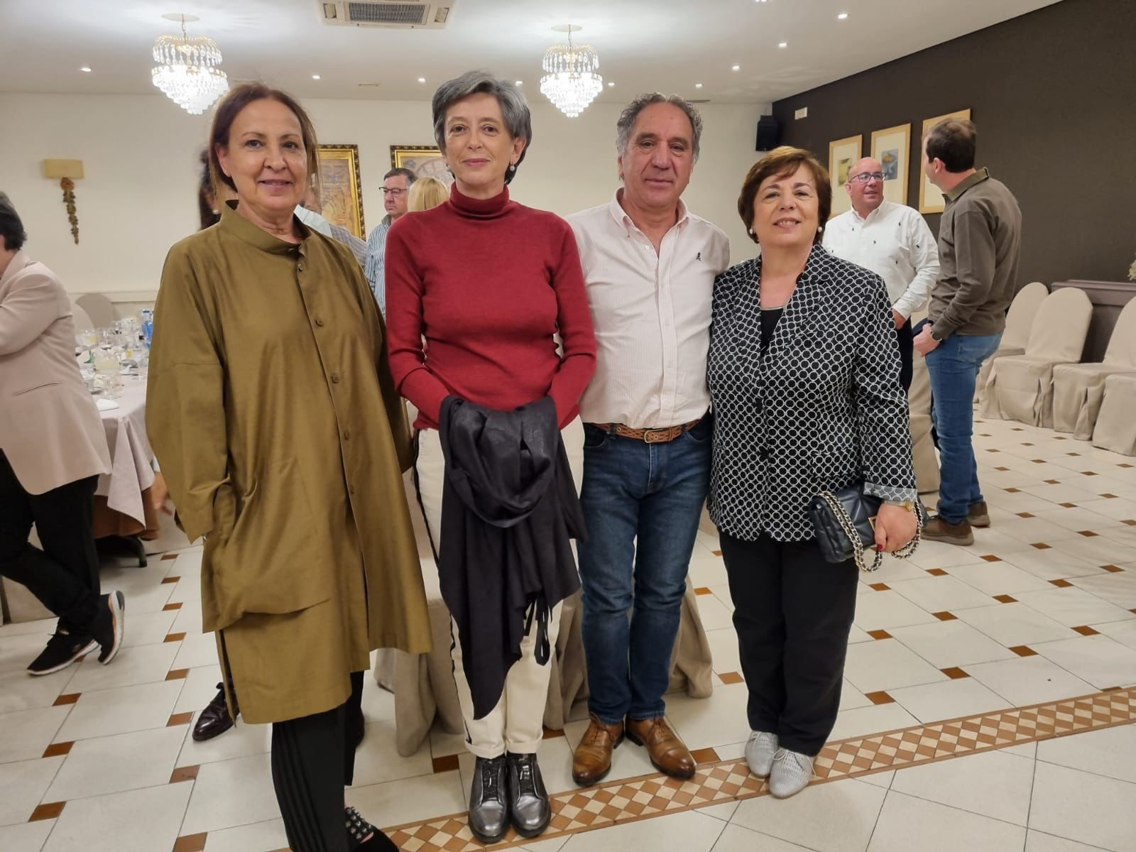 Emotiva despedida del equipo sanitario del Centro de Salud a 4 compañeros por jubilaciòn