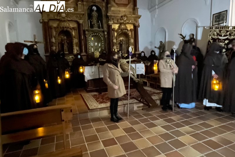 La lluvia no puede con la primera procesión de la Penitencia