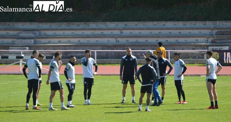 María se pasa al 4-4-2 con un once muy marcado en el entrenamiento del Salamanca UDS