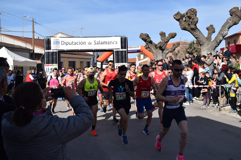 Juan Bueno y Ester Rodríguez coronan la esperada 9ª Carrera del Roscón de Paradinas