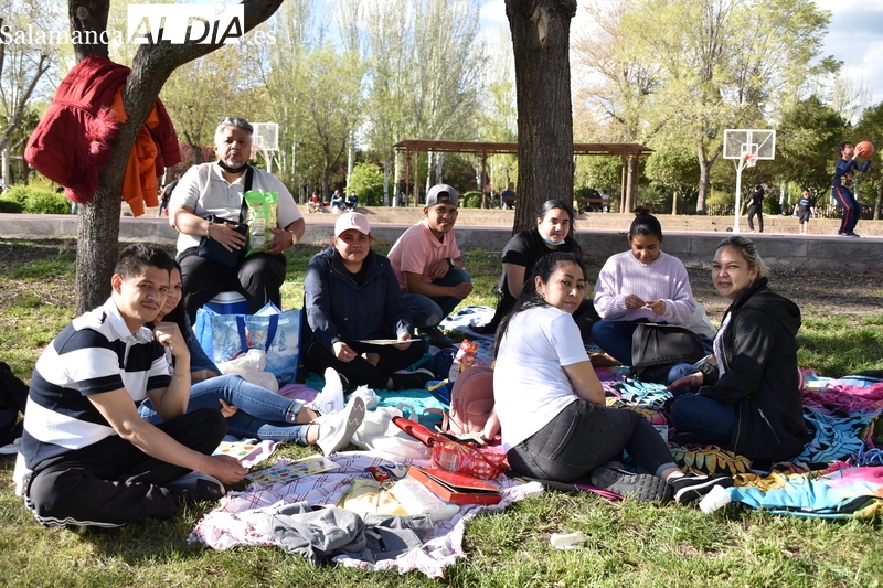 Ambiente de Lunes de Aguas en el parque Fluvial y en Jesuitas 