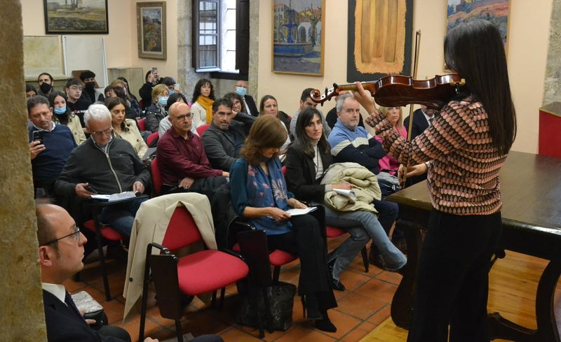 Miróbriga escribe con un recital poético-musical la primera página de su Feria del Libro 2022