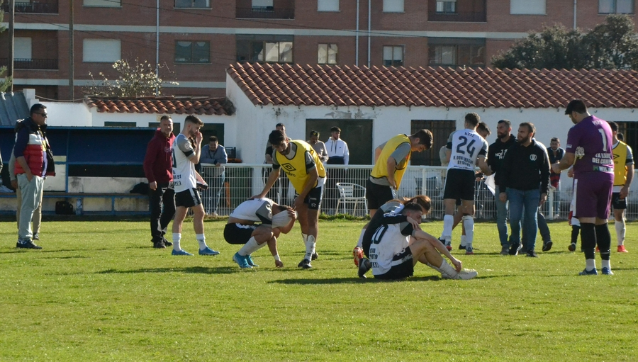 El Ciudad Rodrigo CF consuma su descenso con otro cruel final de partido ante el Ribert