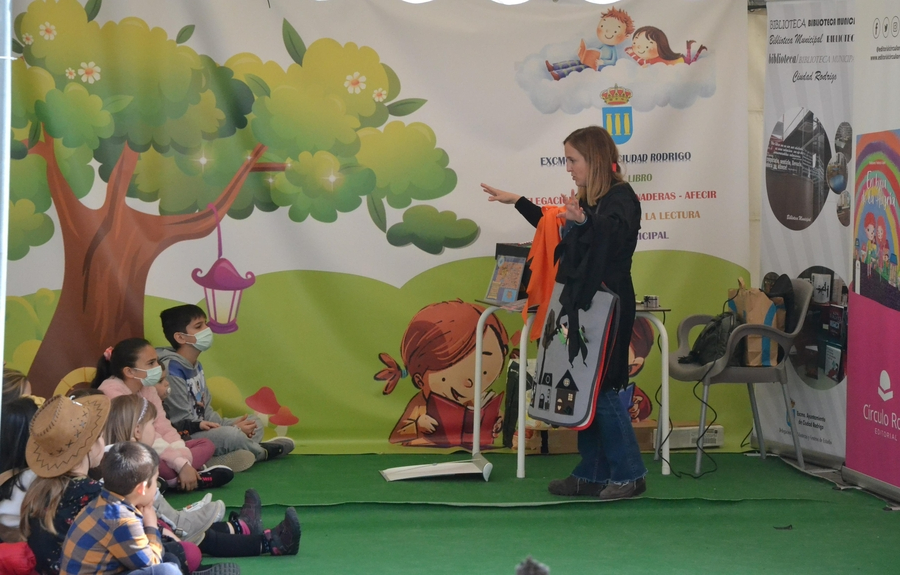 Las últimas tertulias y actividades para niños ponen el epílogo a la Feria del Libro