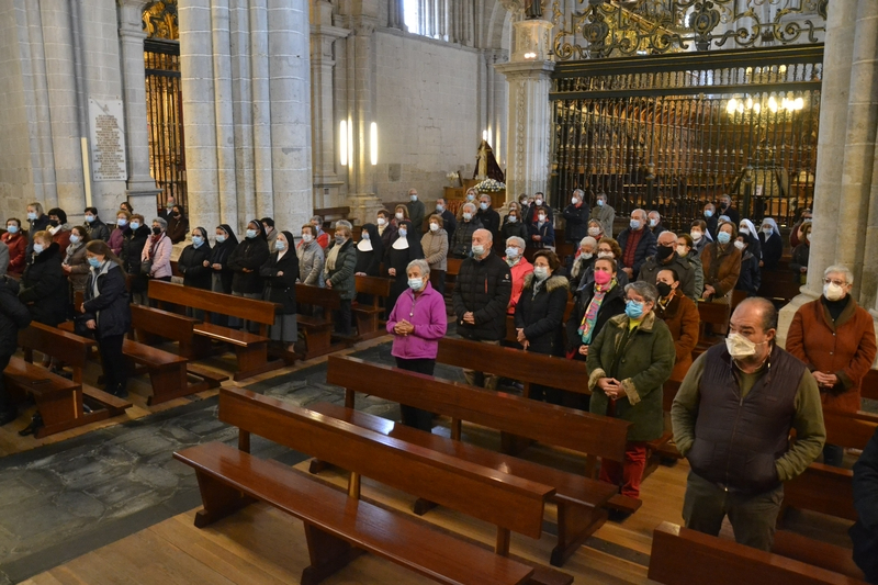 La Diócesis recomienda a sus fieles mantener la mascarilla en los cultos por sus características