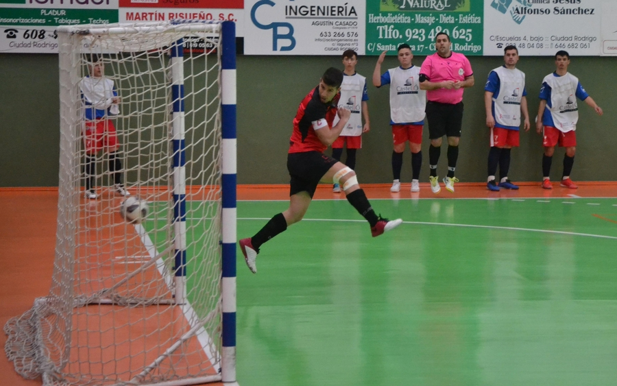 El III Senior sufre para ganar al colista por la enorme actuación de su portero