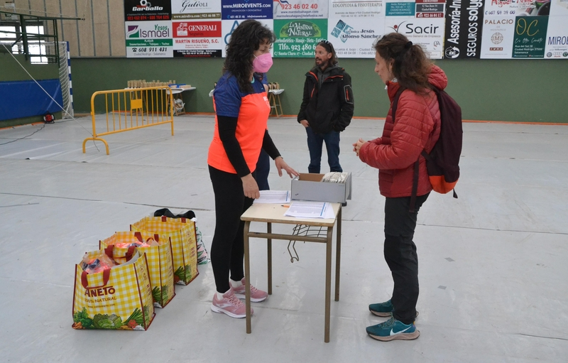 Tarde de recogida de dorsales en el transformado Pabellón de Conde de Foxá